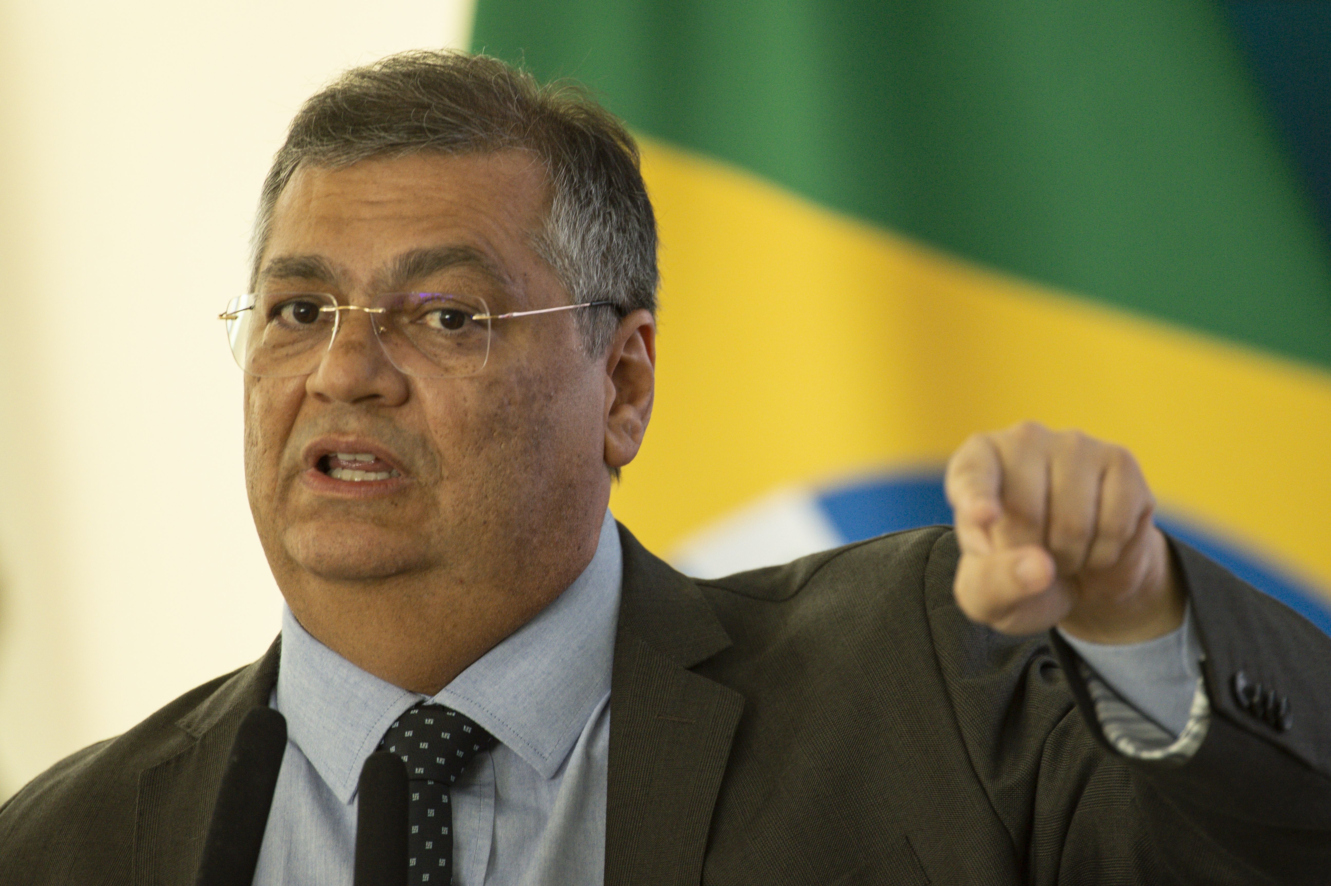 No Senado, Flávio Dino protocola projeto para proibir acampamentos em quartéis