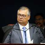 Dino libera emendas de Ramagem e Eduardo Bolsonaro, mas barra de suplente de Zambelli
