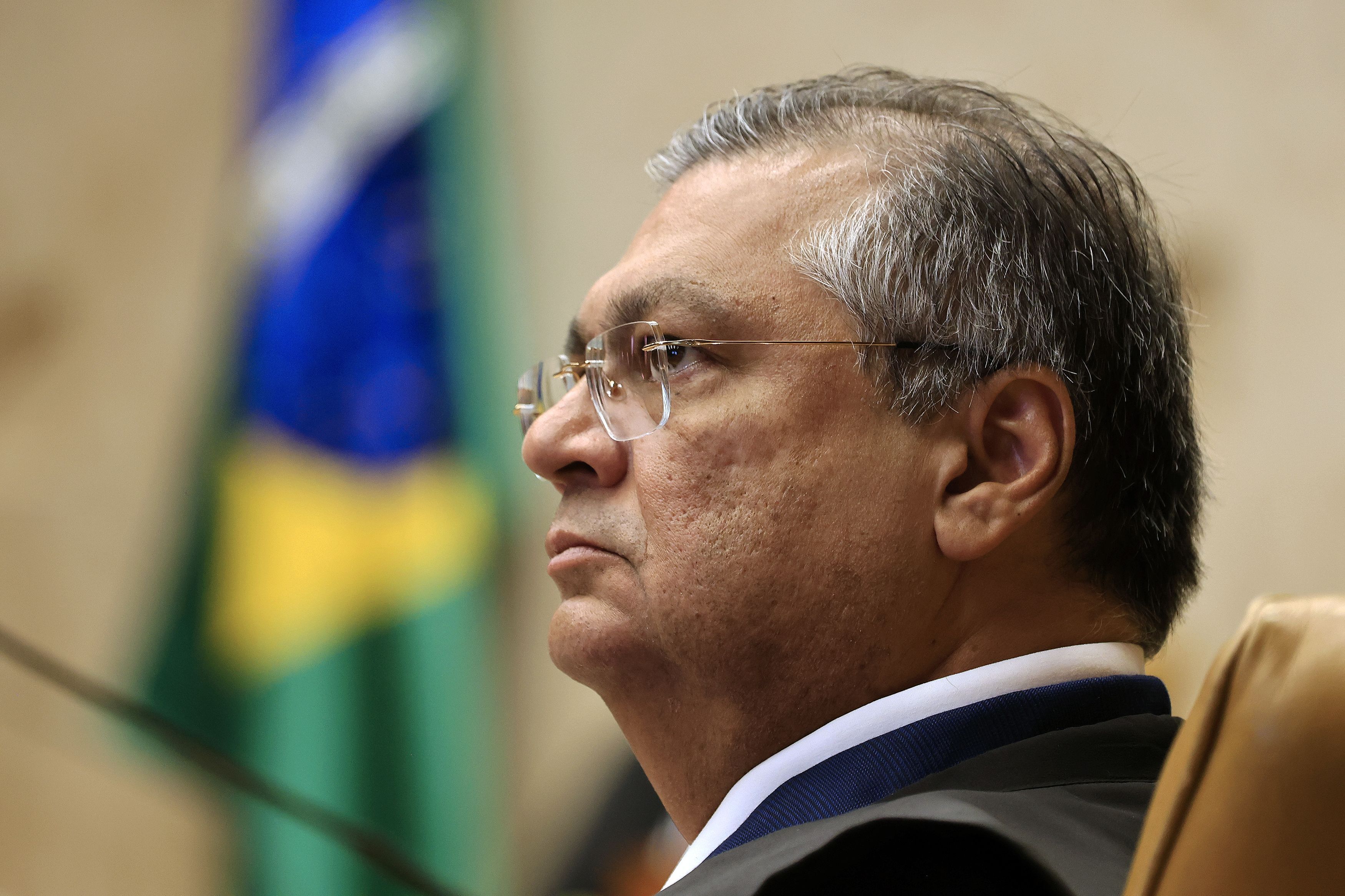 Flávio Dino leva ao plenário físico ação que barrou loterias e bets municipais