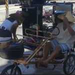 Motorista de tuk-tuk faz sucesso no Centro de BH; conheça história