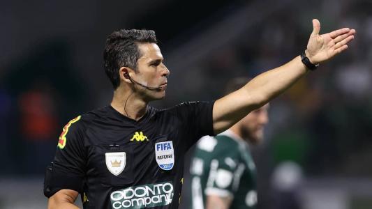 Flávio Rodrigues de Souza apita o jogo no Mineirão