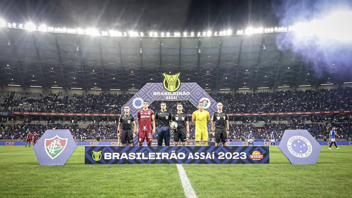 Cruzeiro x Fluminense: árbitro relata arremesso de copos e pedras de gelo