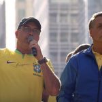 Quase metade dos brasileiros diz não votar em candidato indicado por Bolsonaro