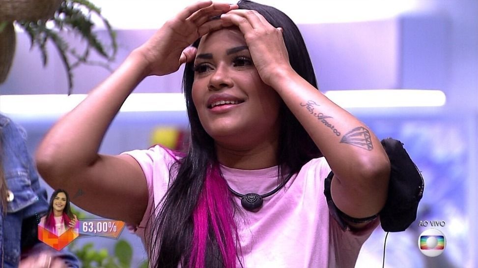 Flay confirma negociações com a Globo para o BBB 26: 'Estou confinada'