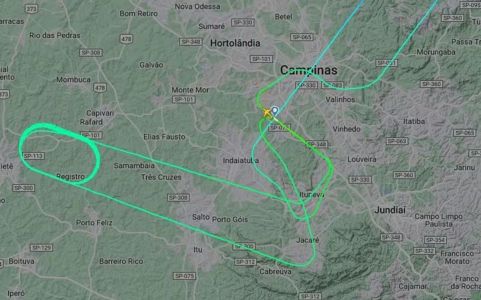 Foto mostra trajeto de voo que fez pouso de emergência em São Paulo