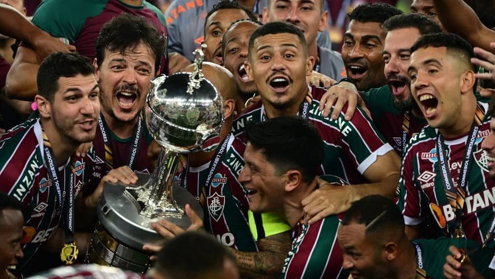 Neymar parabeniza Fluminense por título da Libertadores