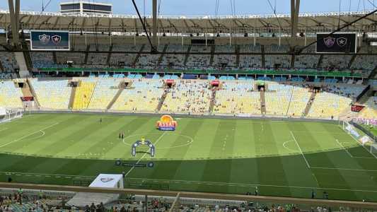 )Fluminense e Botafogo duelam no Maracanã neste domingo (8)