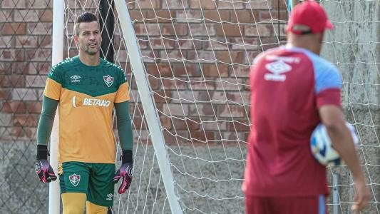 Fluminense esquece Campeonato Carioca e foca em estreia na Libertadores