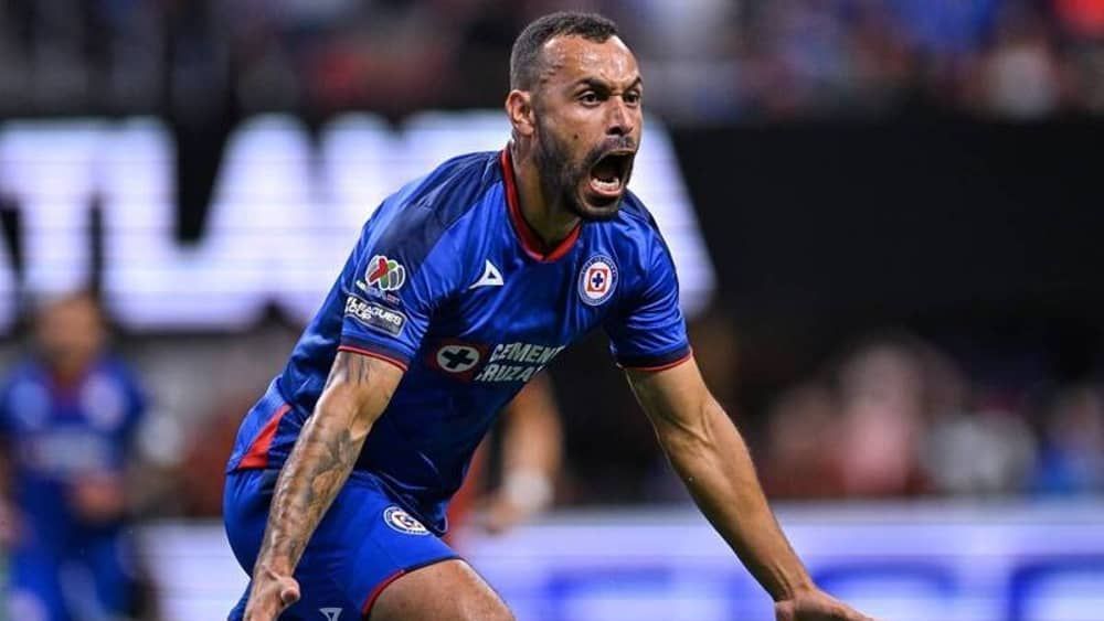 Fluminense observa atacante do Cruz Azul-MEX e estuda fazer proposta