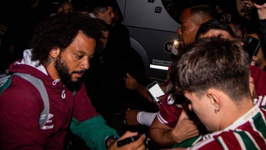 Fluminense foi recebido com festa no desembarque em Porto Alegre
