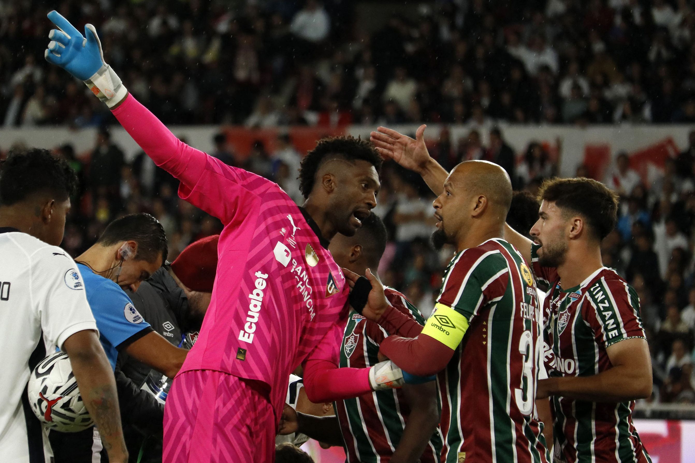 Fluminense reclama de arbitragem, e Felipe Melo dispara contra imprensa: ‘Ninguém vai falar nada?’