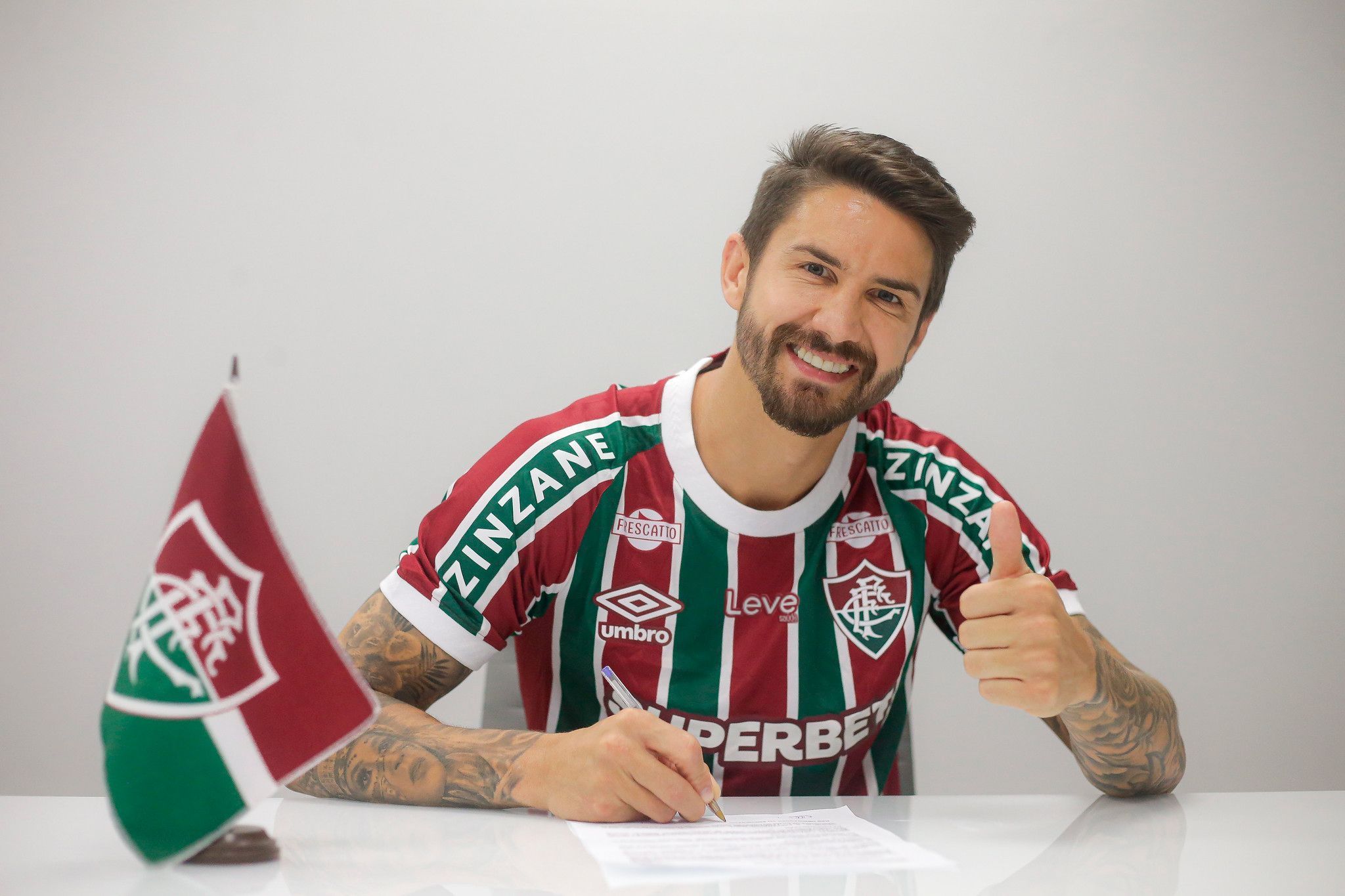 Fluminense anuncia a contratação de Everaldo, atacante ex-Bahia
