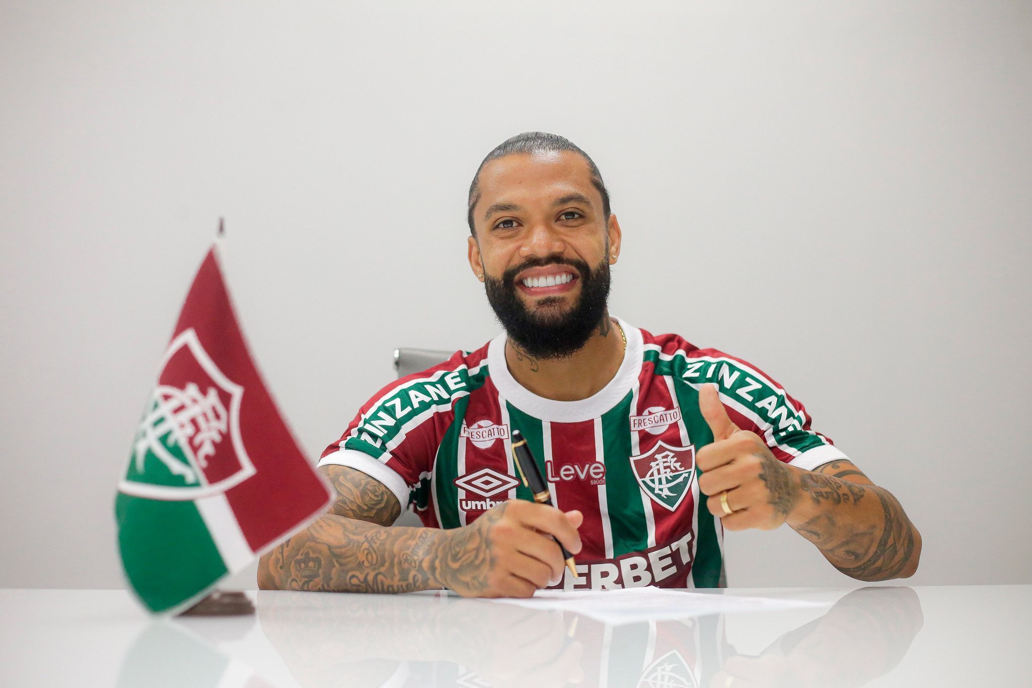 Fluminense anuncia contratação do volante Otávio, ex-Atlético