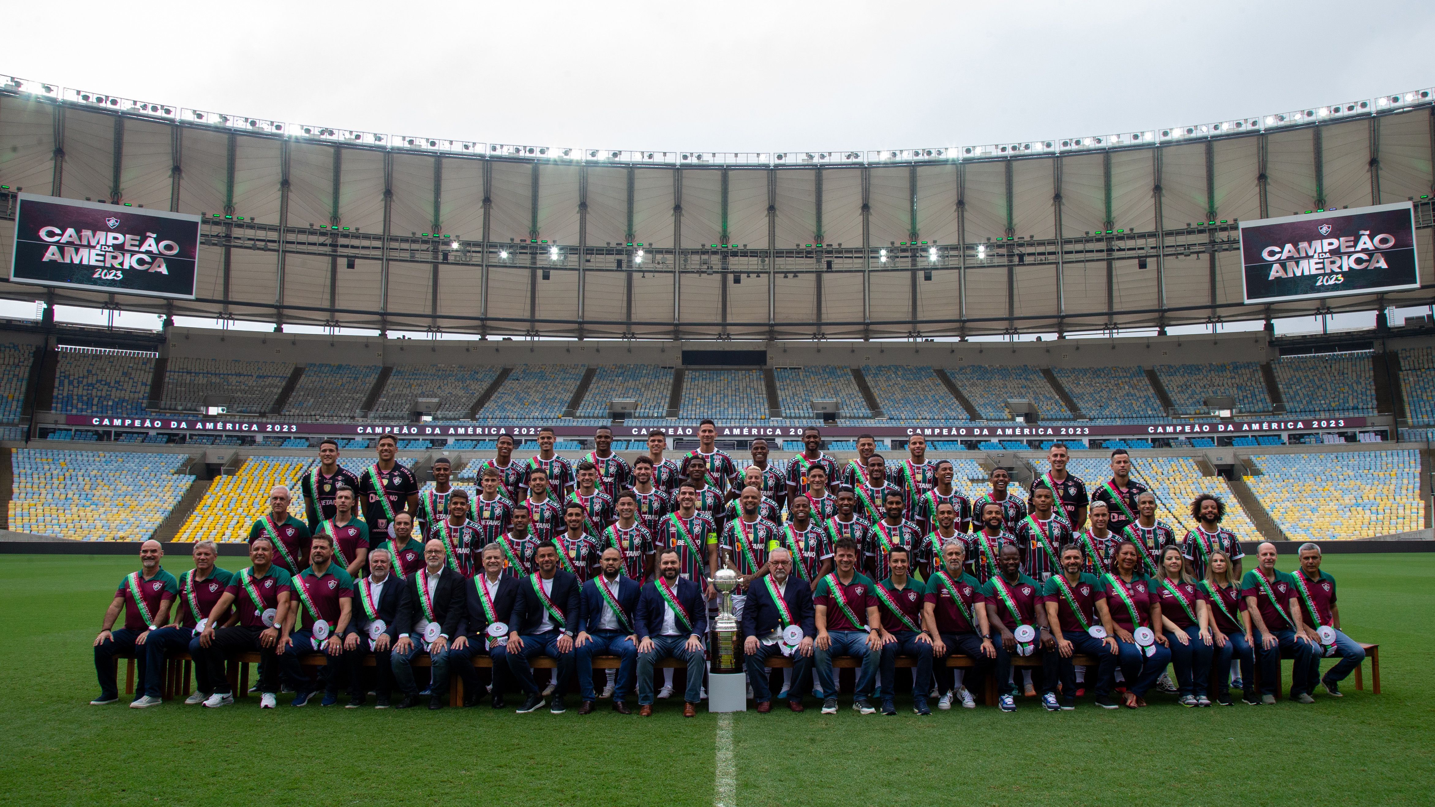 Fluminense posa para foto oficial do título da Libertadores no Maracanã; veja