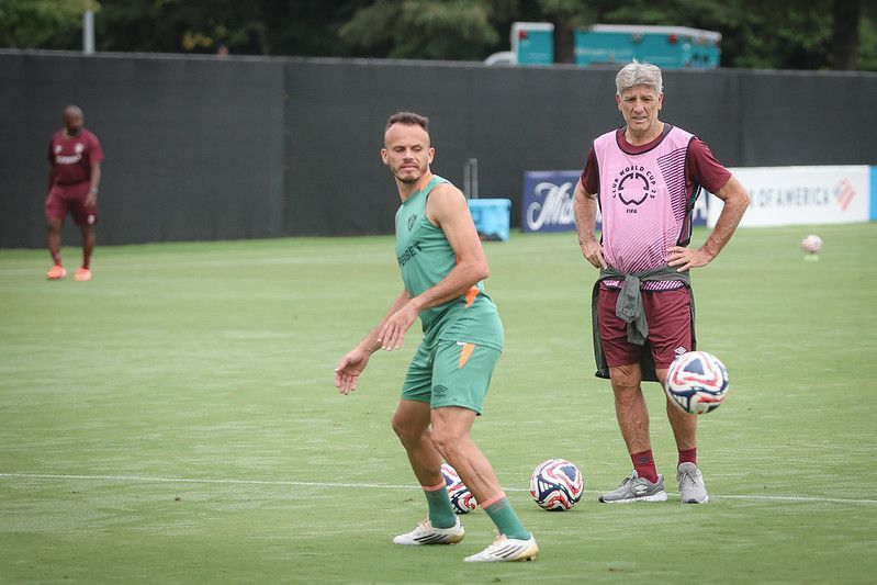 Renê mira duelo com Chelsea no Mundial brinca com Fluminense 'azarão'