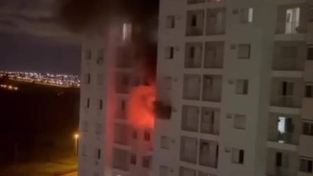 Fogo foi registrado na madrugada desta segunda-feira (6), em Taguatinga, no Distrito Federal
