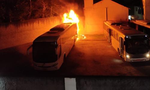 Fogo garagem de ônibus