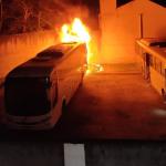 Incêndio atinge ônibus em garagem de Matias Barbosa (MG)