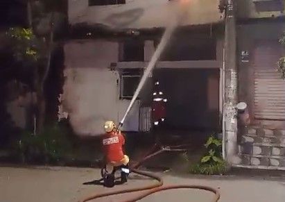 Homem esfaqueia a esposa e ateia fogo em casa no bairro União, em BH