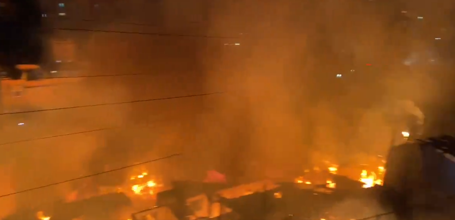 Vídeo: Incêndio atinge casas em favela da Zona Sul de São Paulo