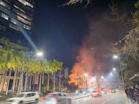 Um grupo de palestinos ateou fogo ao Túmulo de José, na cidade de Nablus, no Norte do território palestino ocupado da Cisjordânia, informou nesta sexta-feira o Exército israelense.