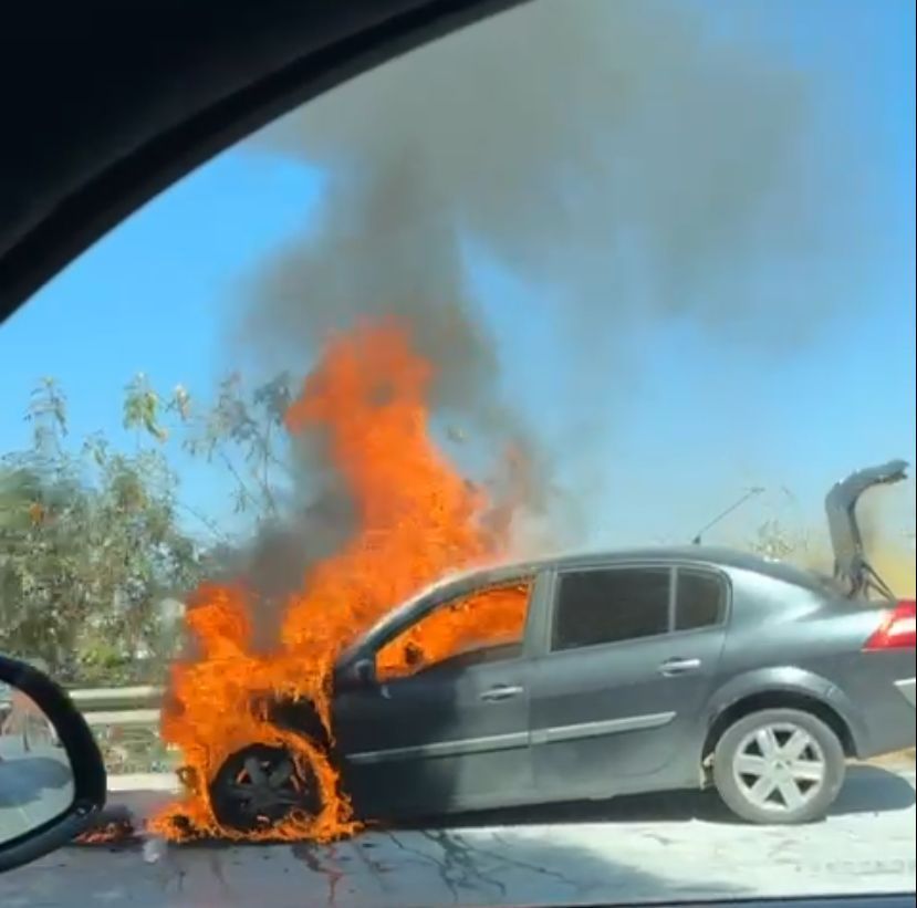 Carro pega fogo e interdita parcialmente a BR-356, na região Centro-Sul de BH