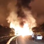 Vídeo mostra fogo e explosões de carreta com inseticida que fecharam a BR-381 na Grande BH; veja