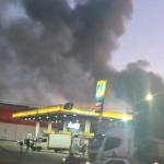 Vídeo: incêndio de grandes proporções atinge galpão em Betim