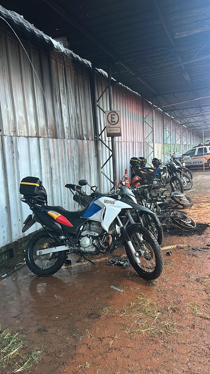 Vídeo e fotos mostram motos da PM destruídas em incêndio na estação do Move; veja