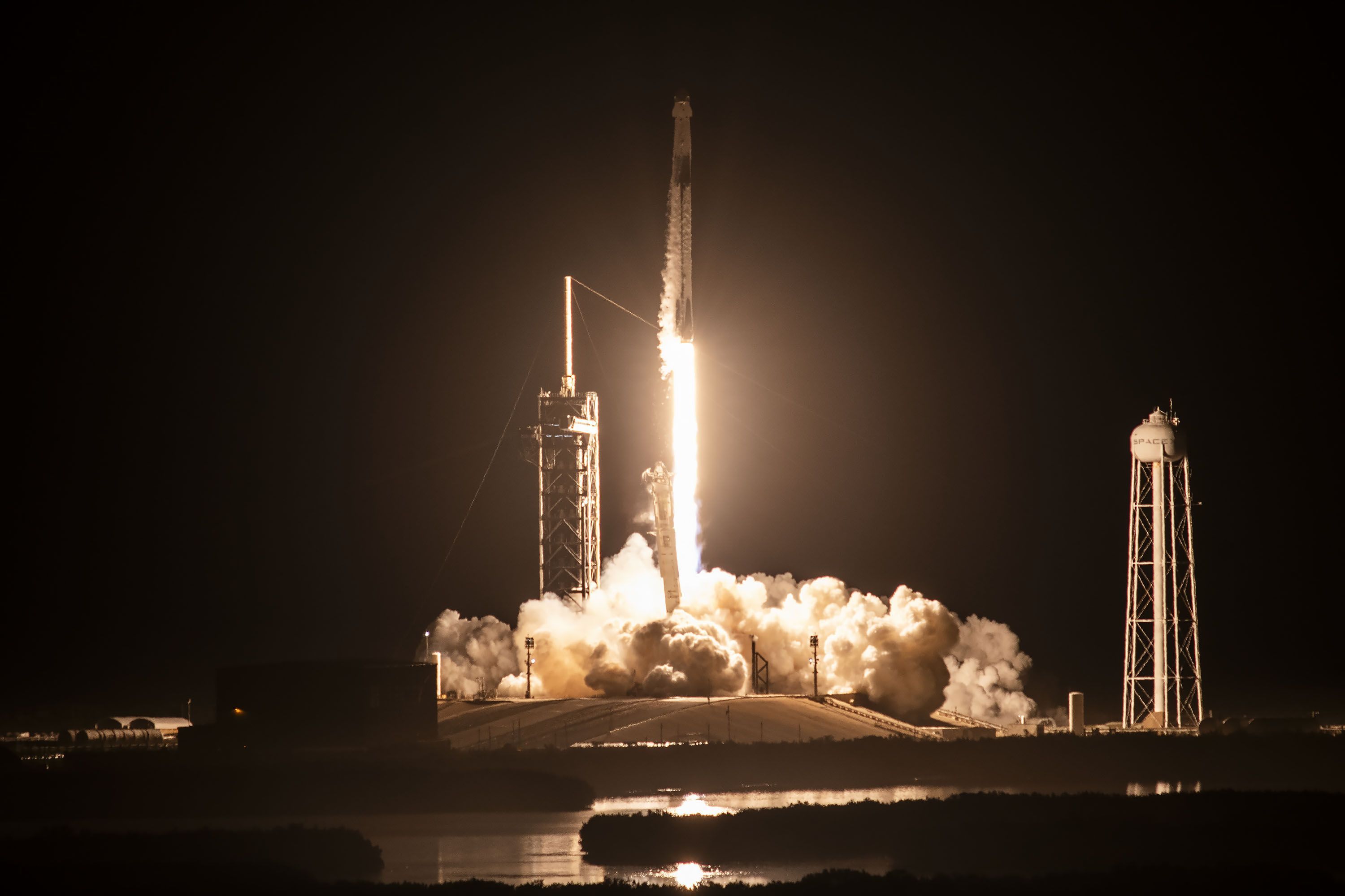 SpaceX e Nasa lançam foguete com tripulantes em missão espacial de longa duração; entenda