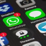 Professora briga na Justiça após ser demitida por comentário em grupo de WhatsApp com alunos em Minas  