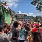 Bloco 'Como te Lhama' sacode foliões com muita música latina e cumbia na região Leste de BH 
