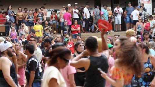 Foliões de Brasília podem descansar em espaço de redução de danos