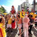 Bartucada agita ruas do Funcionários com diversos ritmos musicais; confira imagens do desfile