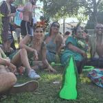 Bloco Manjericão espalha onda verde pela Pampulha, em BH