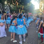 Carnaval BH: bloco Me Deixe desfila na Getúlio Vargas; veja imagens