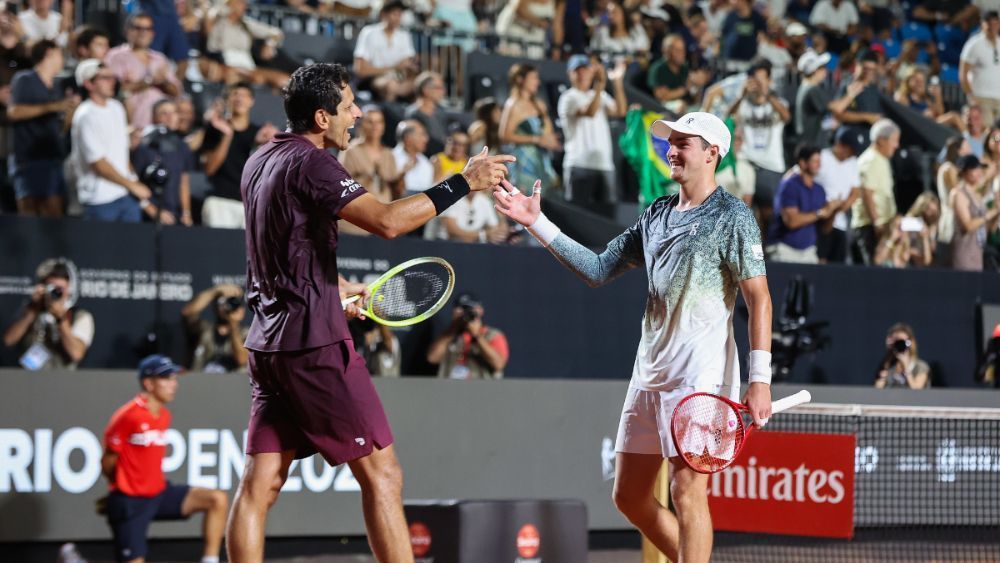 João Fonseca e Marcelo Melo vencem dupla argentina e avançam às semis do Rio Open