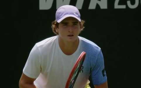 João Fonseca na disputa do ATP 250 de Eastbourne 2025