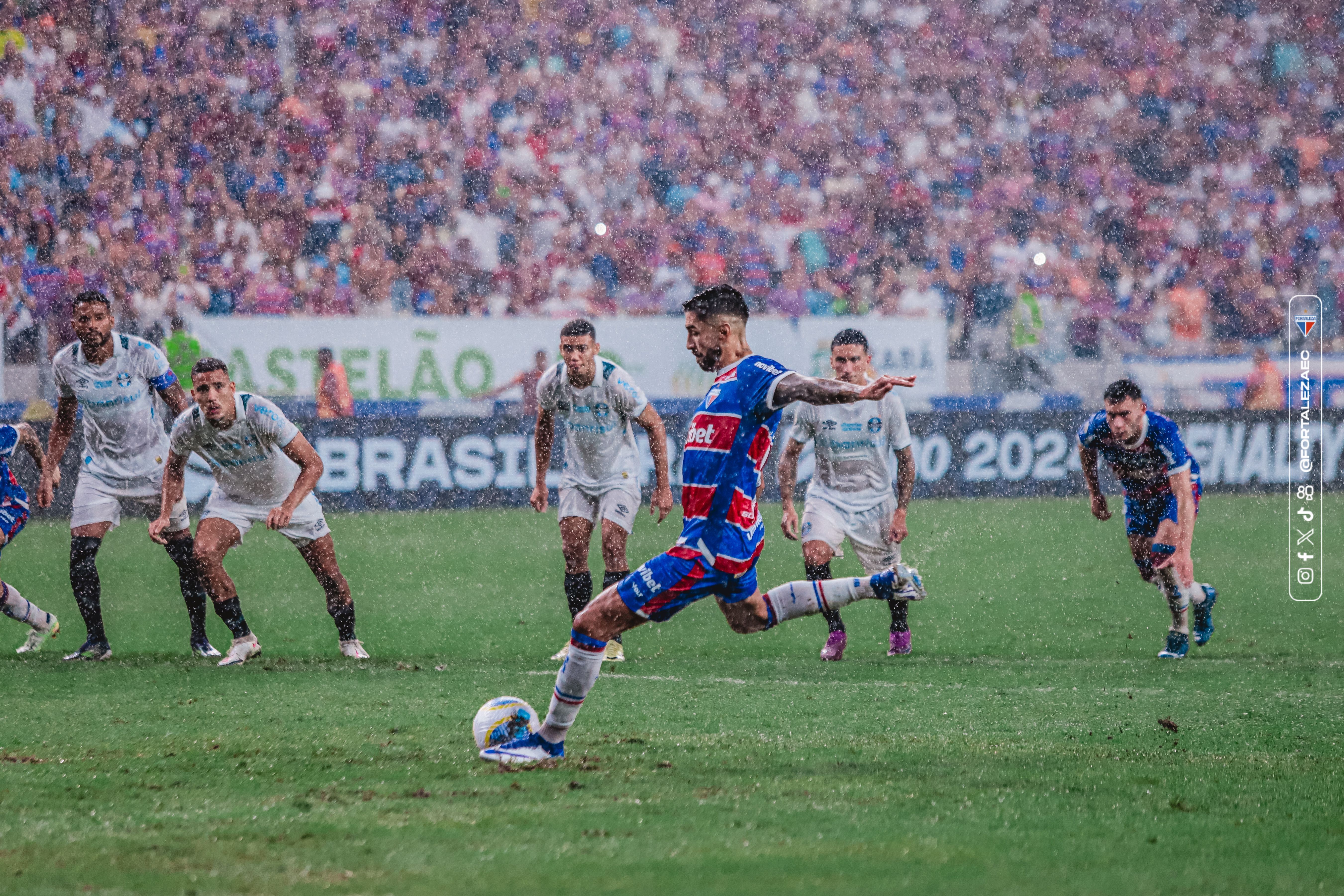 Fortaleza vence o Grêmio, se recupera de goleada e afunda rival na Série A