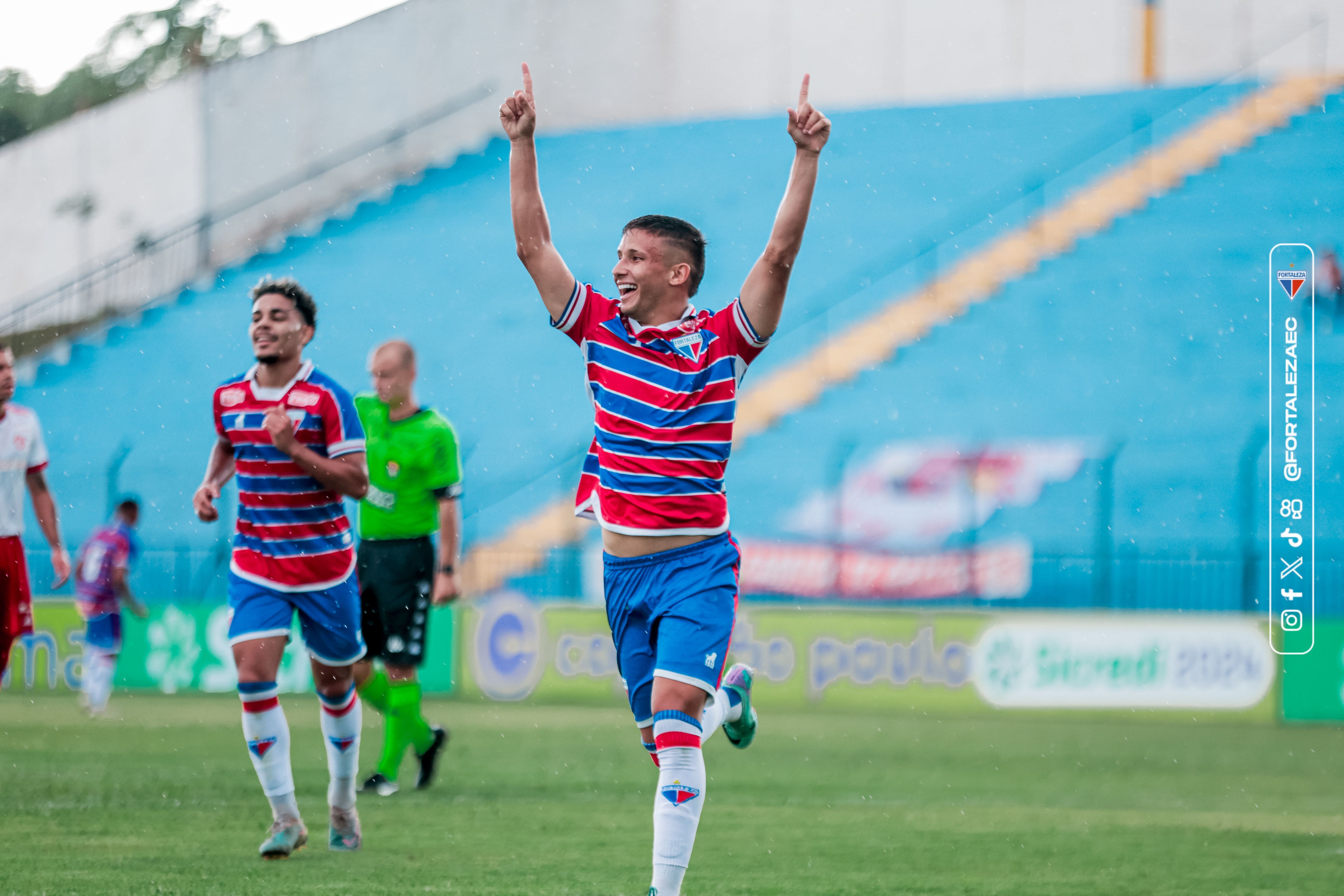 Fortaleza goleia o Inter com hat-trick de atacante e avança na Copinha