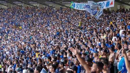 Cruzeiro tem queda de sócios e fica longe de cumprir meta de Ronaldo
