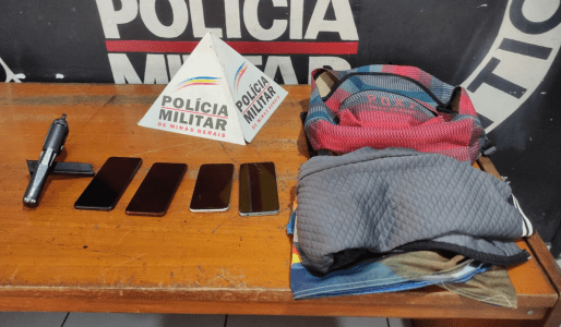 Foto mostra itens apreendidos pela Polícia Militar