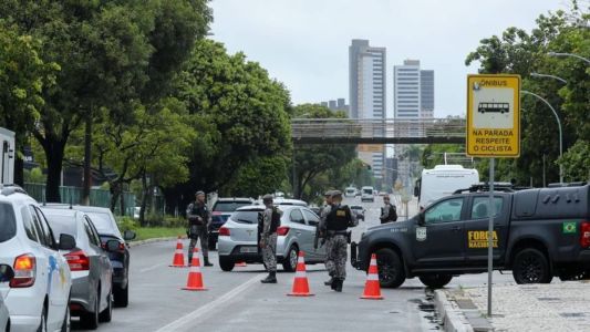 Foram apreendidas 43 armas de fogo, capturados 148 artefatos explosivos e 33 galões de combustíveis