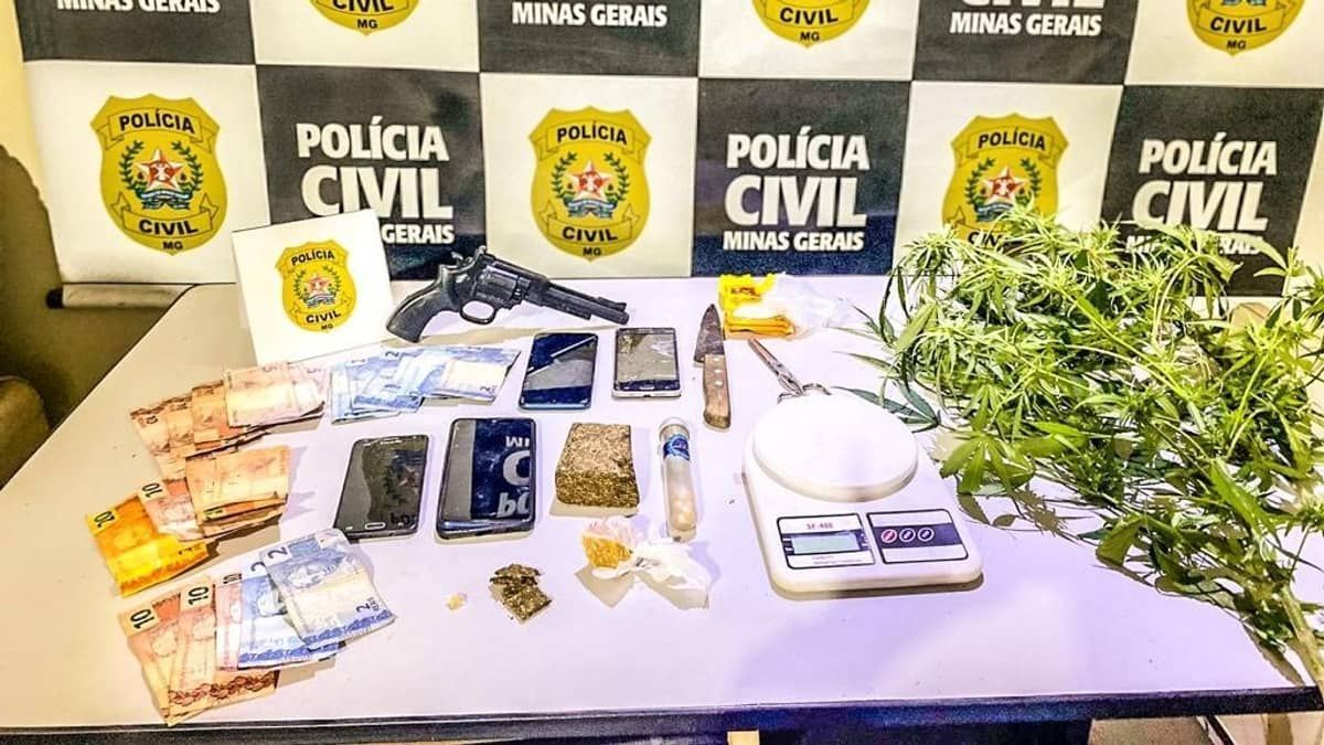 Polícia prende suspeito de traficar maconha e crack em Minas; dois adolescentes foram detidos por envolvimento