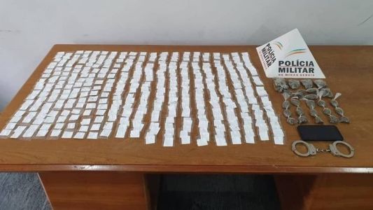 Foram encontradas grandes quantidades de drogas com os suspeitos