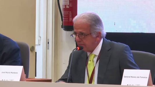 Forças Armadas são a única presença do Estado em muitas regiões do Brasil, diz Múcio em Lisboa.