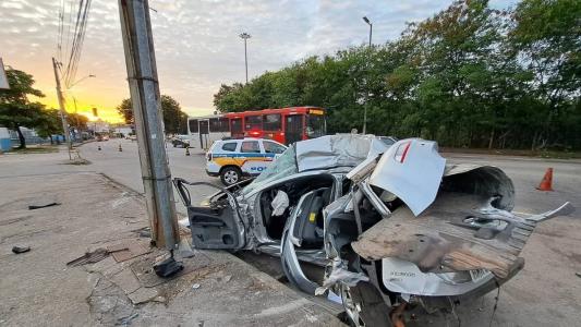 Ford Focus ficou completamente destruído após o acidente