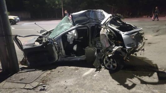 Ford Focus ficou completamente destruído