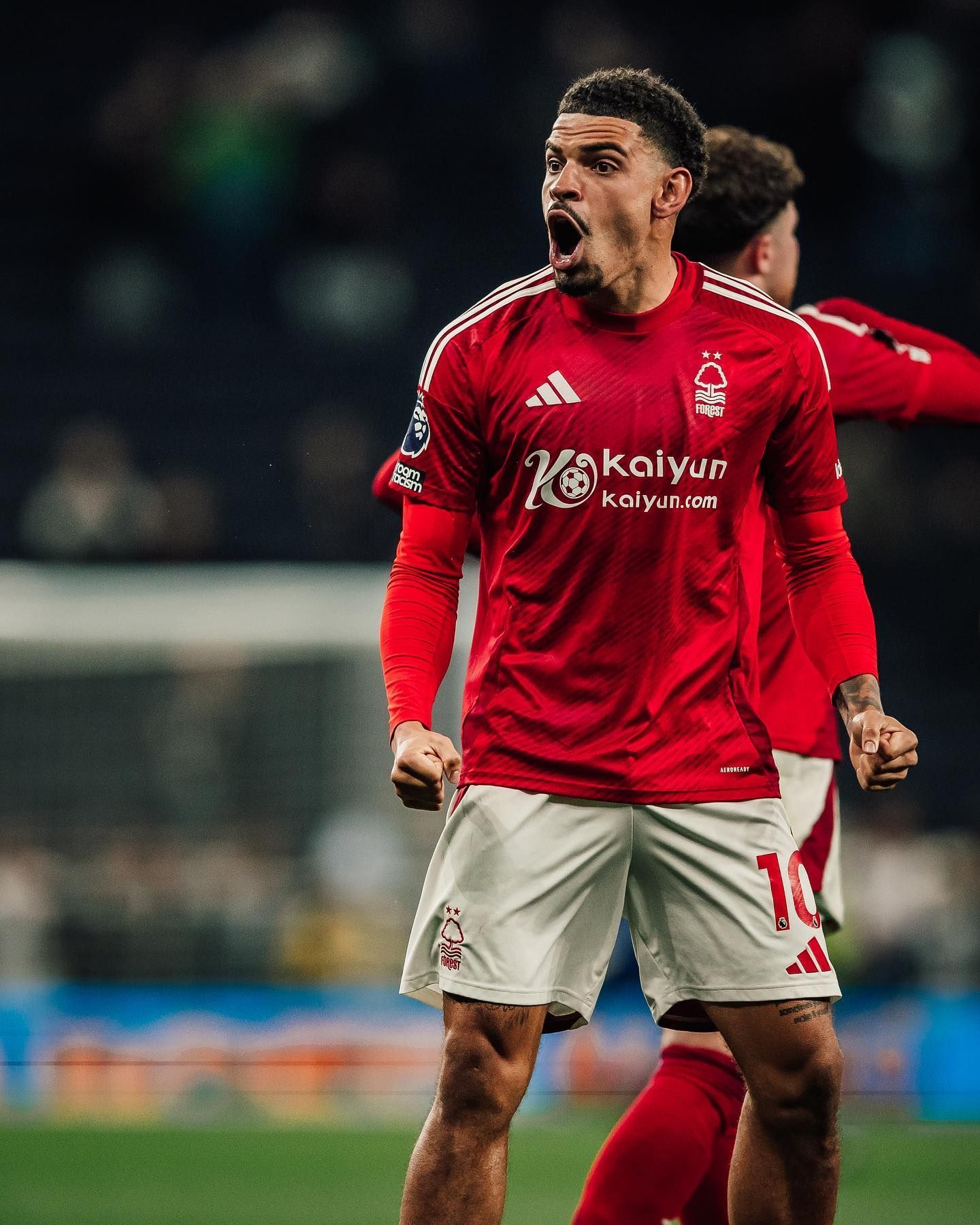 Premier League: Richarlison marca, mas Forest surpreende Spurs e assume 3ª posição