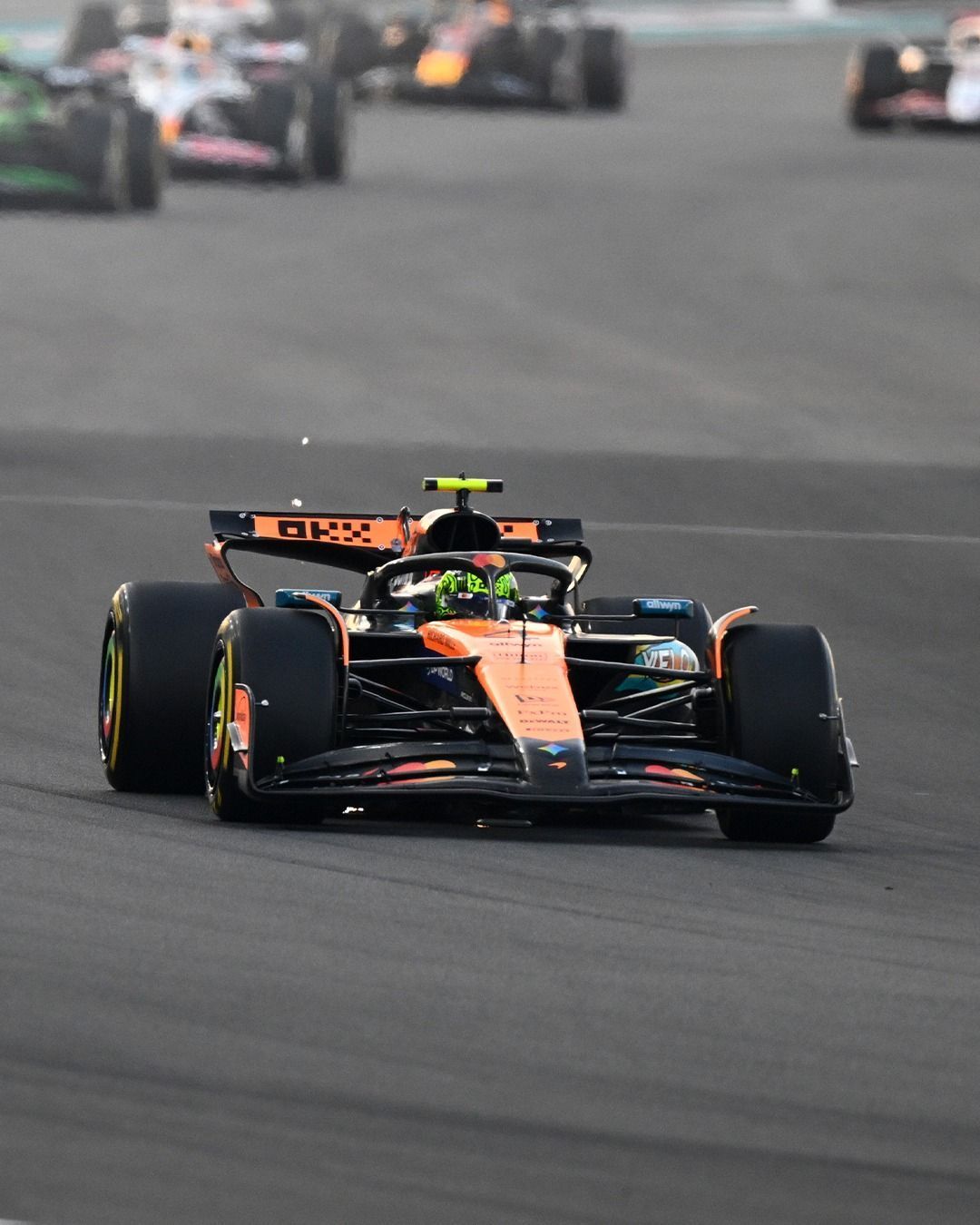 F1: Verstappen vence em Abu Dhabi, mas Norris vai ao pódio e é campeão mundial